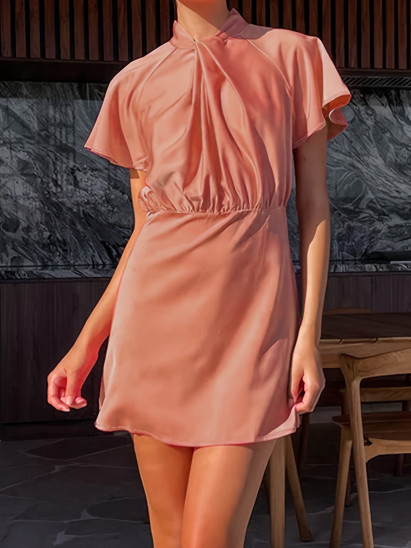 Elegantes Polyester-Satin-Kleid für Damen – Twist-Front, Rüschenärmel & Stehkragen