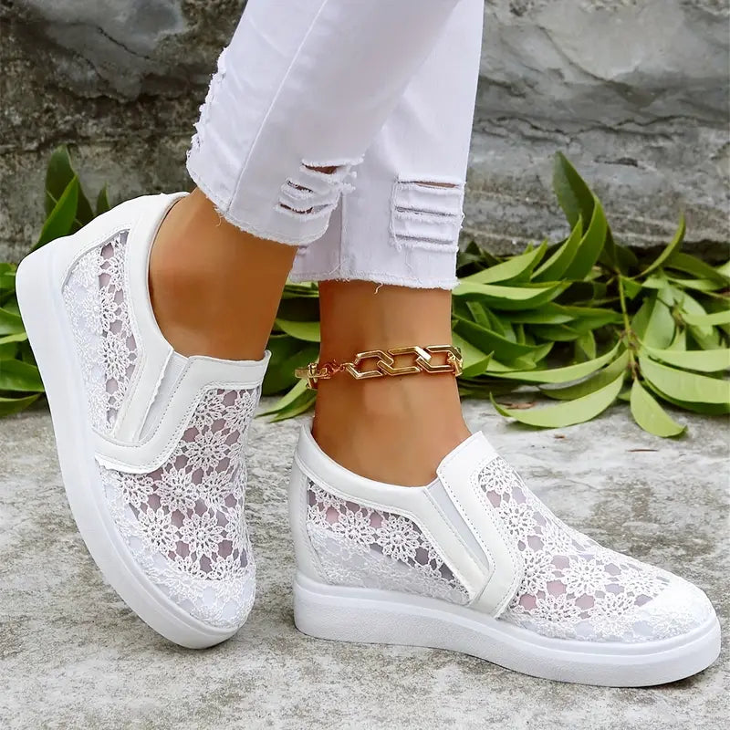 Atmungsaktive Low-Top-Sneaker mit Blumenmuster