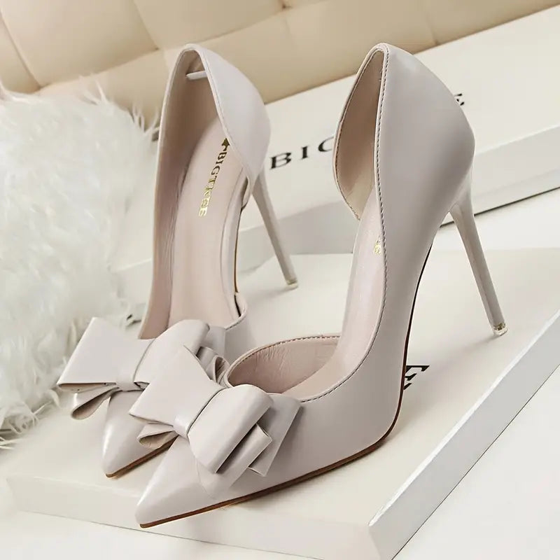 Spitzes Zehendesign Raffinierte Stiletto-Pumps mit Schleifen-Knoten