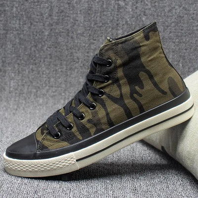 Hochwertige Canvas-Sneakers mit runder Spitze und Plateau