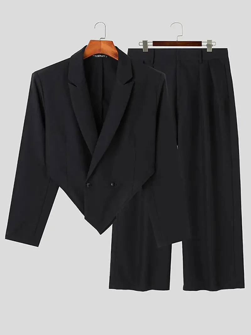 Schicker schwarzer Anzug mit kurzem Blazer und langer Hose