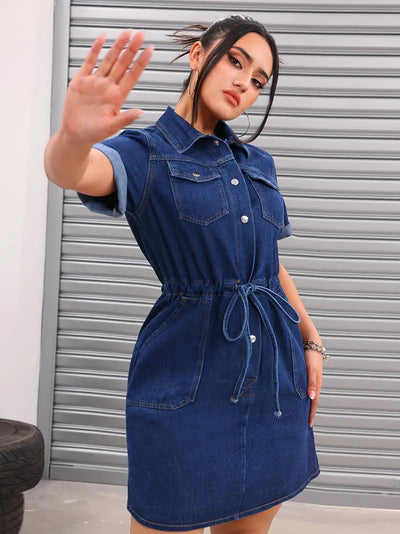 Denim-Kleid mit Tunnelzug und Mehrfachtaschen