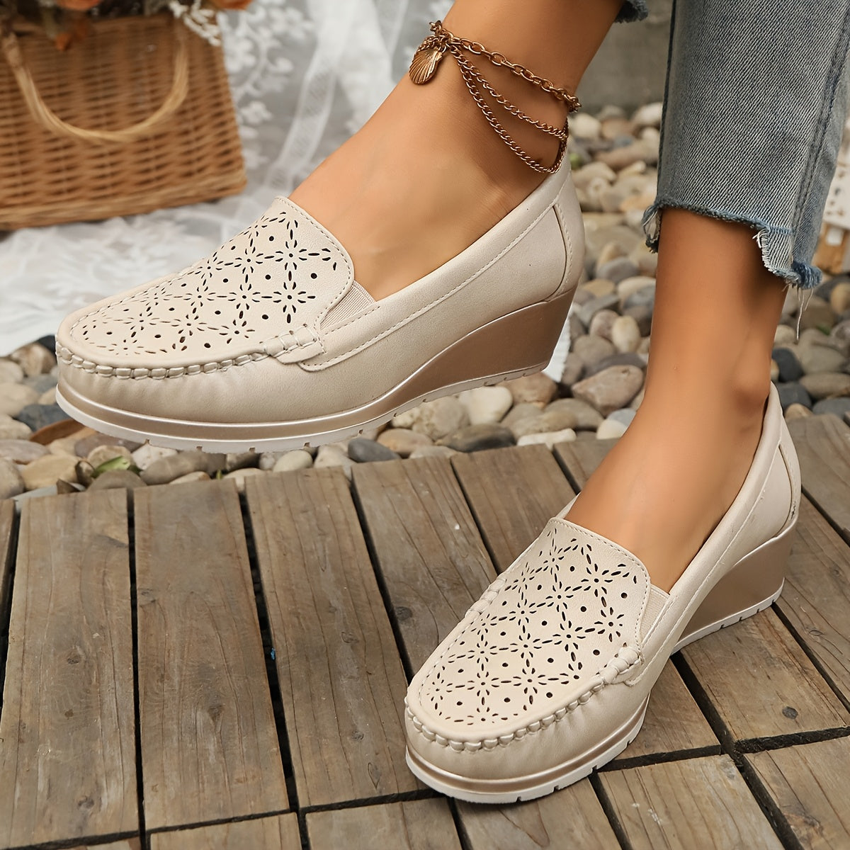 Beige Slip-On Loafers für Damen – Atmungsaktive Wedge Mokassins