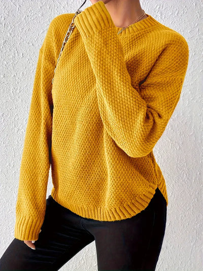 Strickpullover mit Rundhalsausschnitt und geschwungener Eleganz