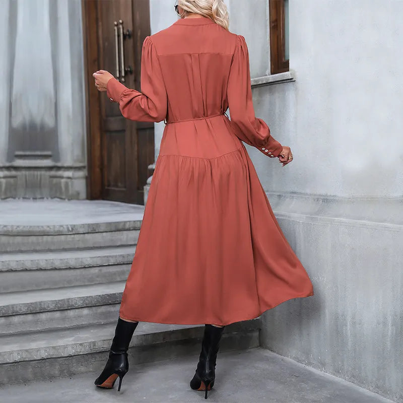 Elegantes Kleid mit V-Ausschnitt und Knopfleiste