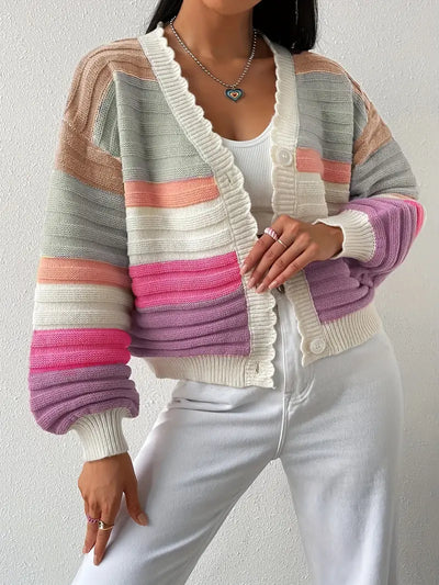 Schicke Strickjacke mit Streifen und Muschelsaum, Knopfleiste vorne