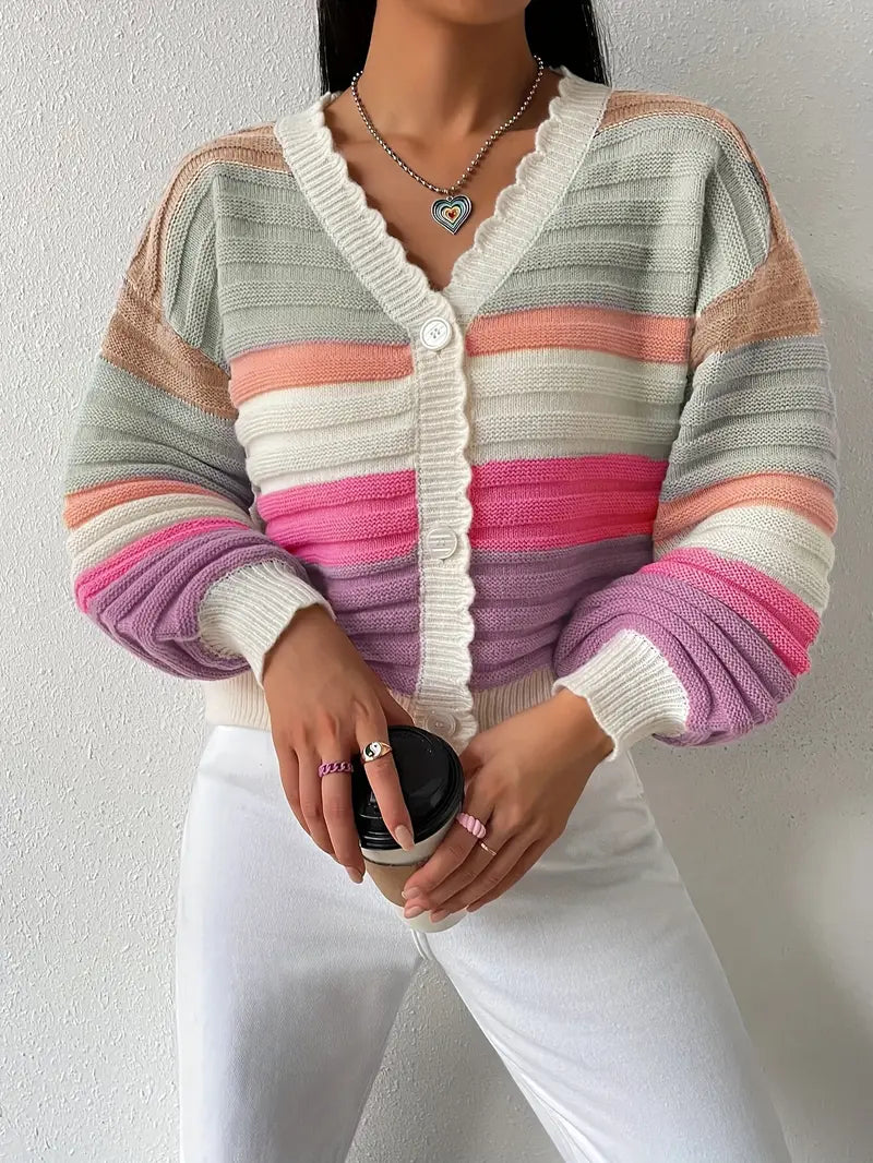 Schicke Strickjacke mit Streifen und Muschelsaum, Knopfleiste vorne