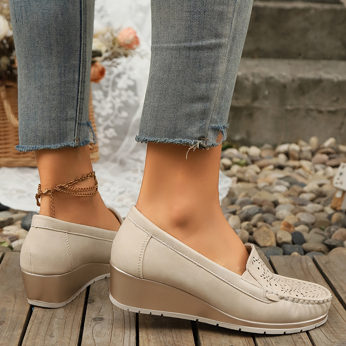 Beige Slip-On Loafers für Damen – Atmungsaktive Wedge Mokassins