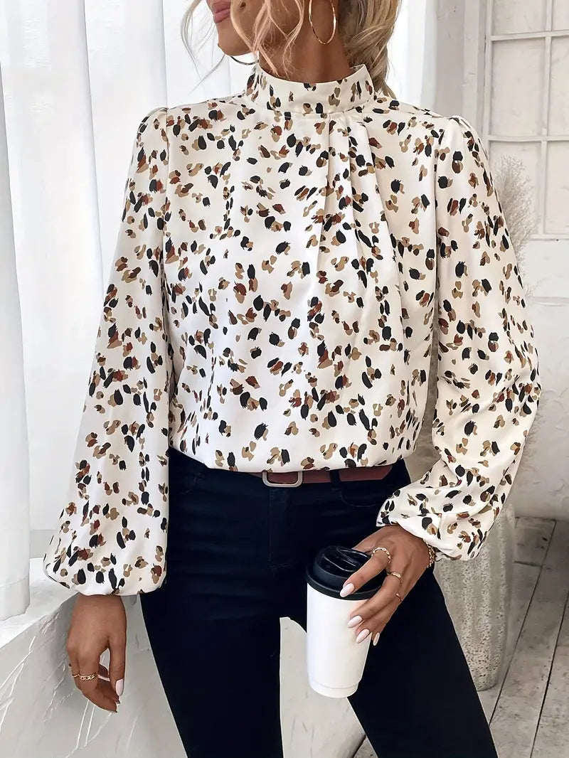 Statement-Bluse mit Plissee und Stehkragen im Allover-Print