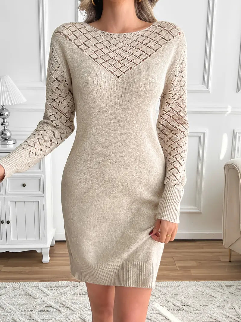 Strickjackenkleid mit auffälligen Cutout-Akzenten