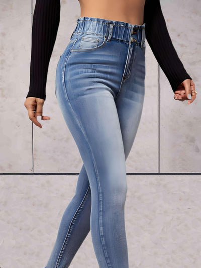 Eva: Skinny-Jeans mit hoher Taille und doppeltem Knopf