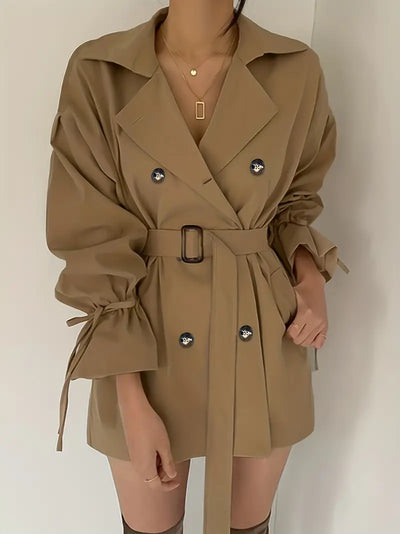 Zweireihiger Trenchcoat mit Revers