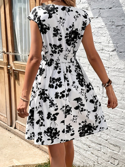 Sommerkleid mit V-Ausschnitt Leichtes Damenkleid mit Print & Flatterärmeln