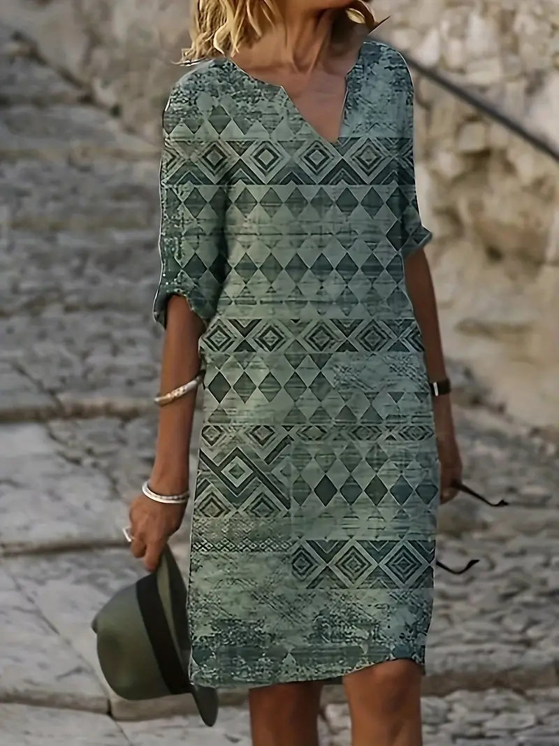 Kleid mit V-Ausschnitt mit Geoblatt und Ethnodruck