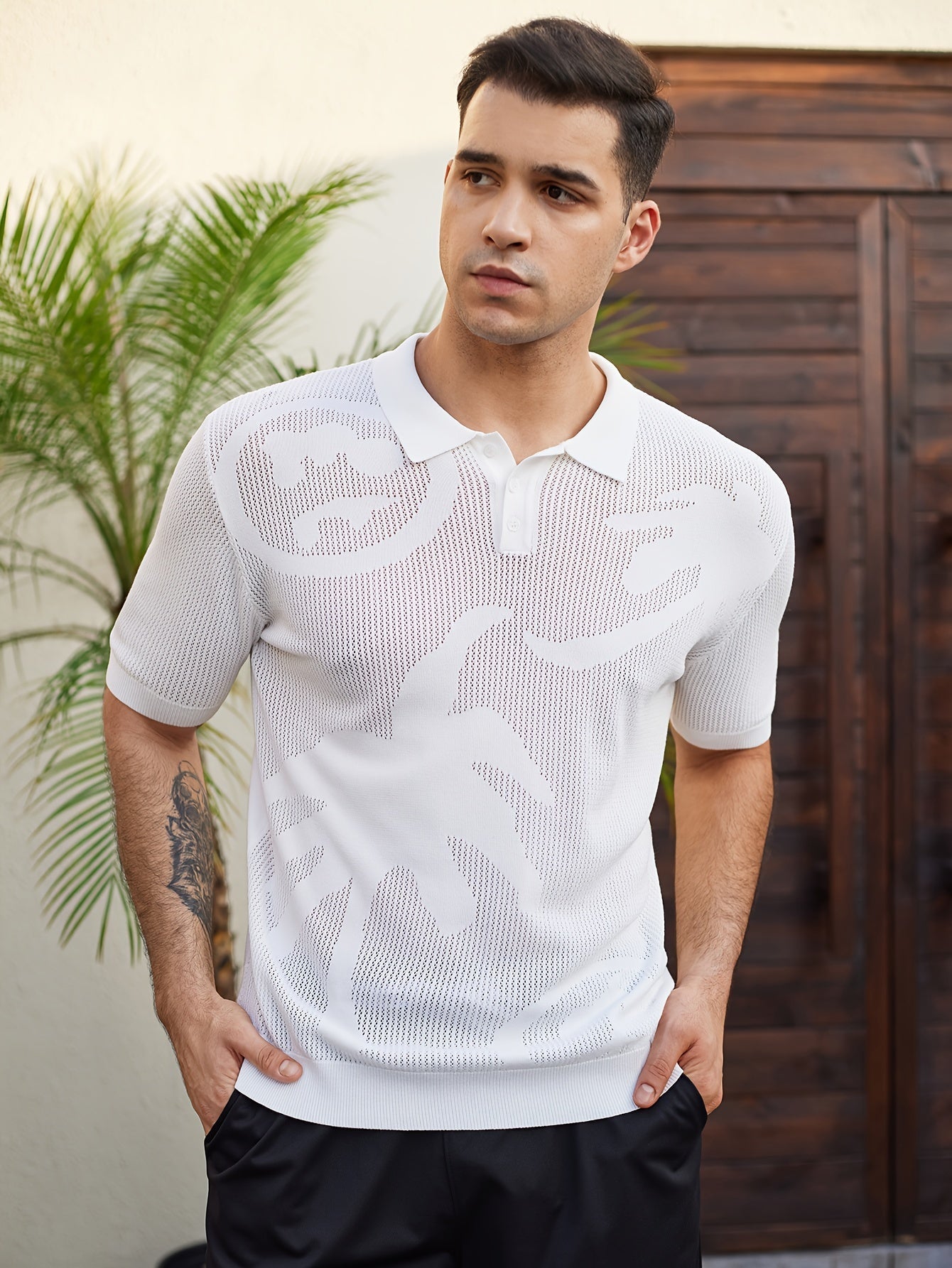 Trendiges Herren Henley-Shirt – Sommerliches Design mit Kokosnussbaum-Muster