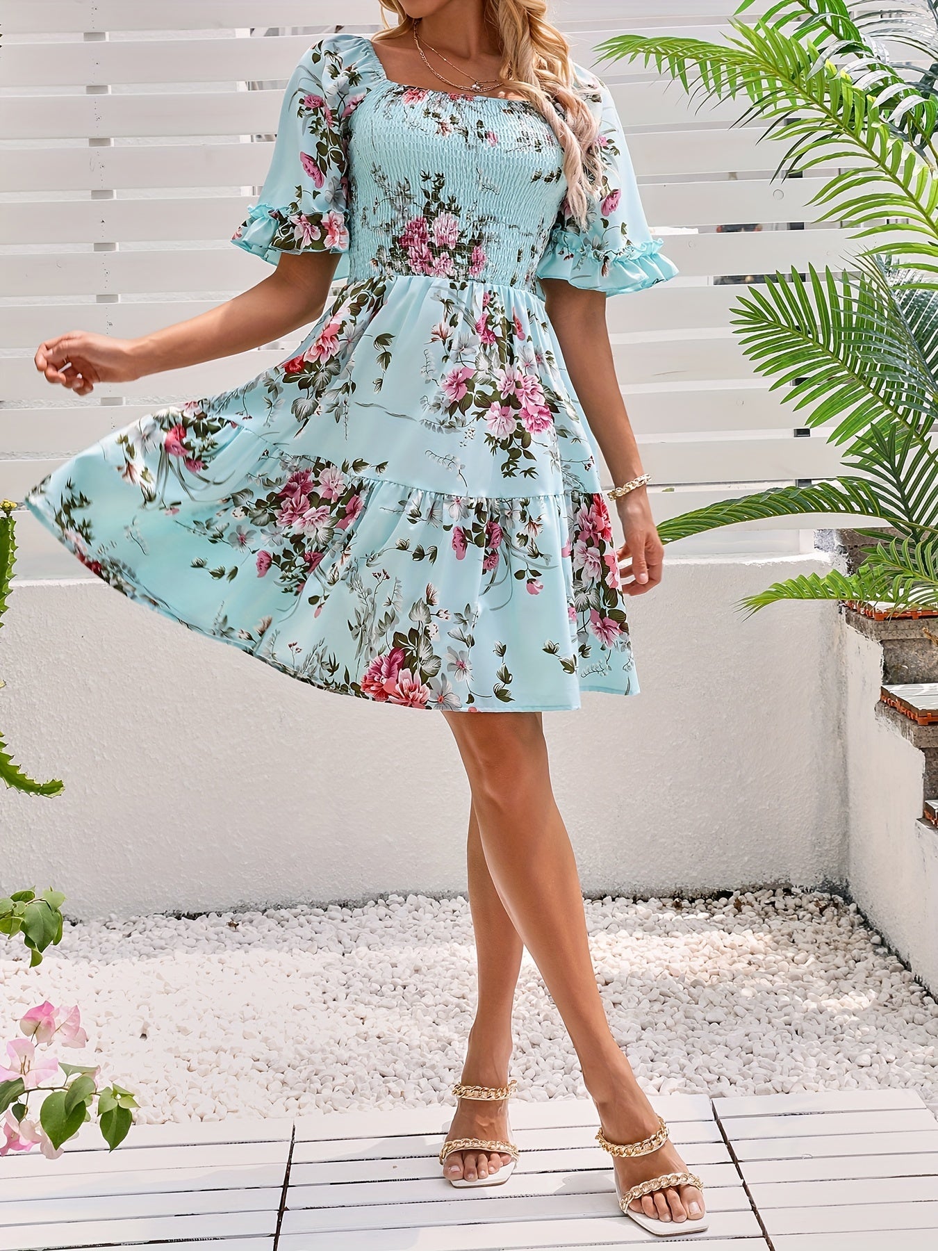 Blumenkleid Quadratischer Ausschnitt Kurzarm Rüschen