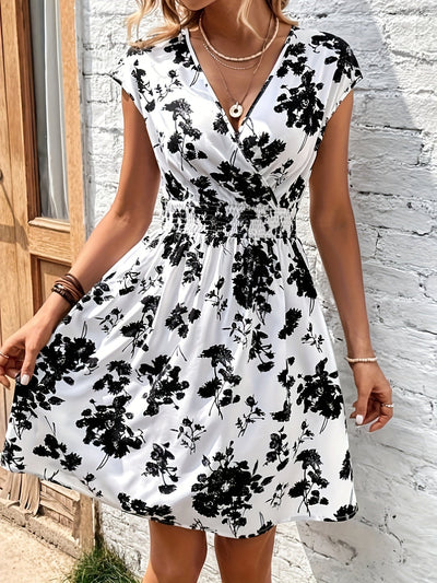 Sommerkleid mit V-Ausschnitt Leichtes Damenkleid mit Print & Flatterärmeln