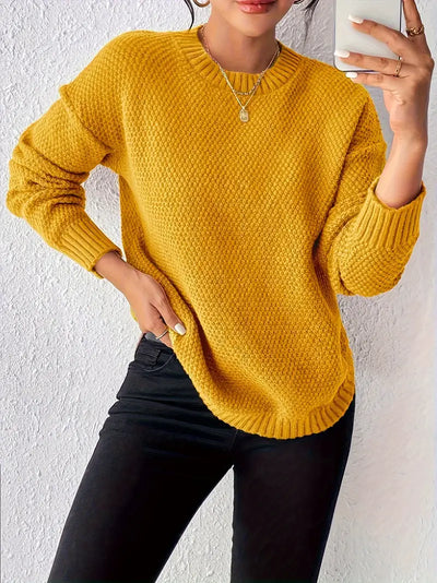 Strickpullover mit Rundhalsausschnitt und geschwungener Eleganz