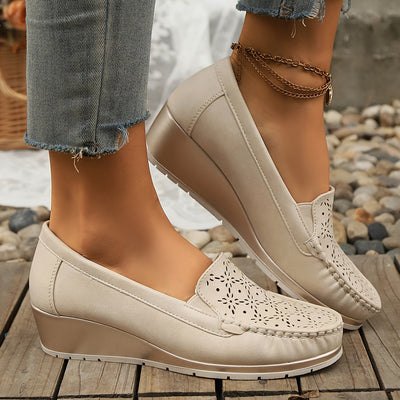 Beige Slip-On Loafers für Damen – Atmungsaktive Wedge Mokassins