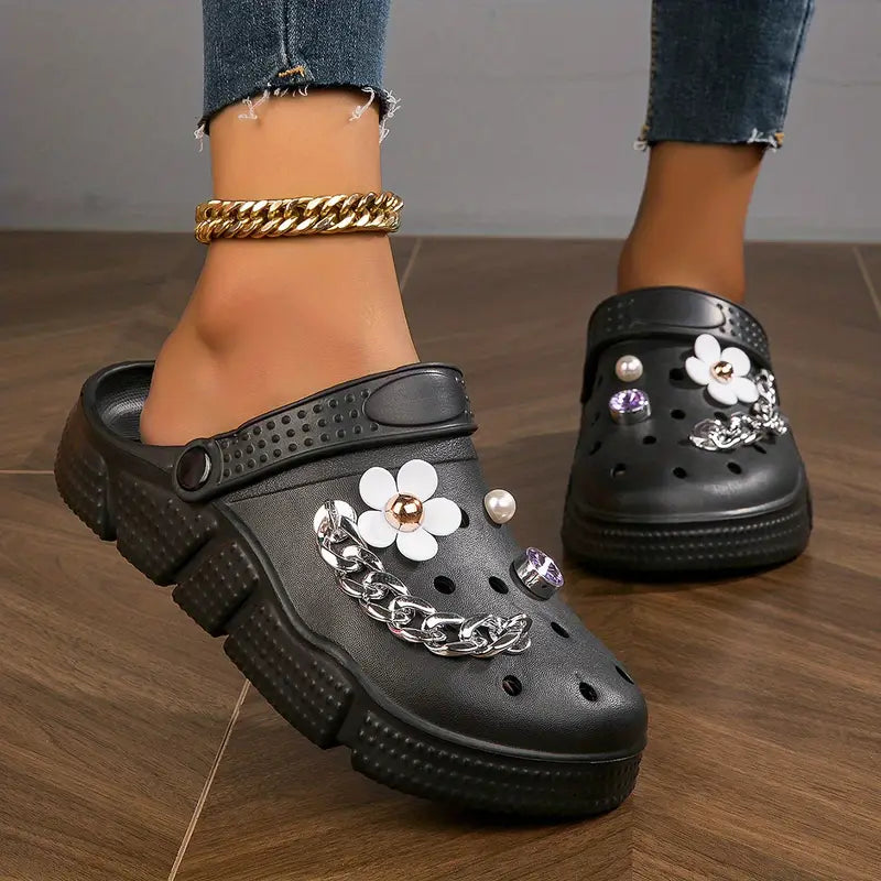 Clogs mit Blumen- und Strassdekor