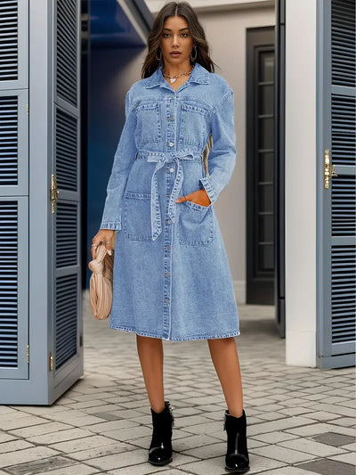 Blaues langärmeliges Denim-Kleid mit aufgesetzten Taschen