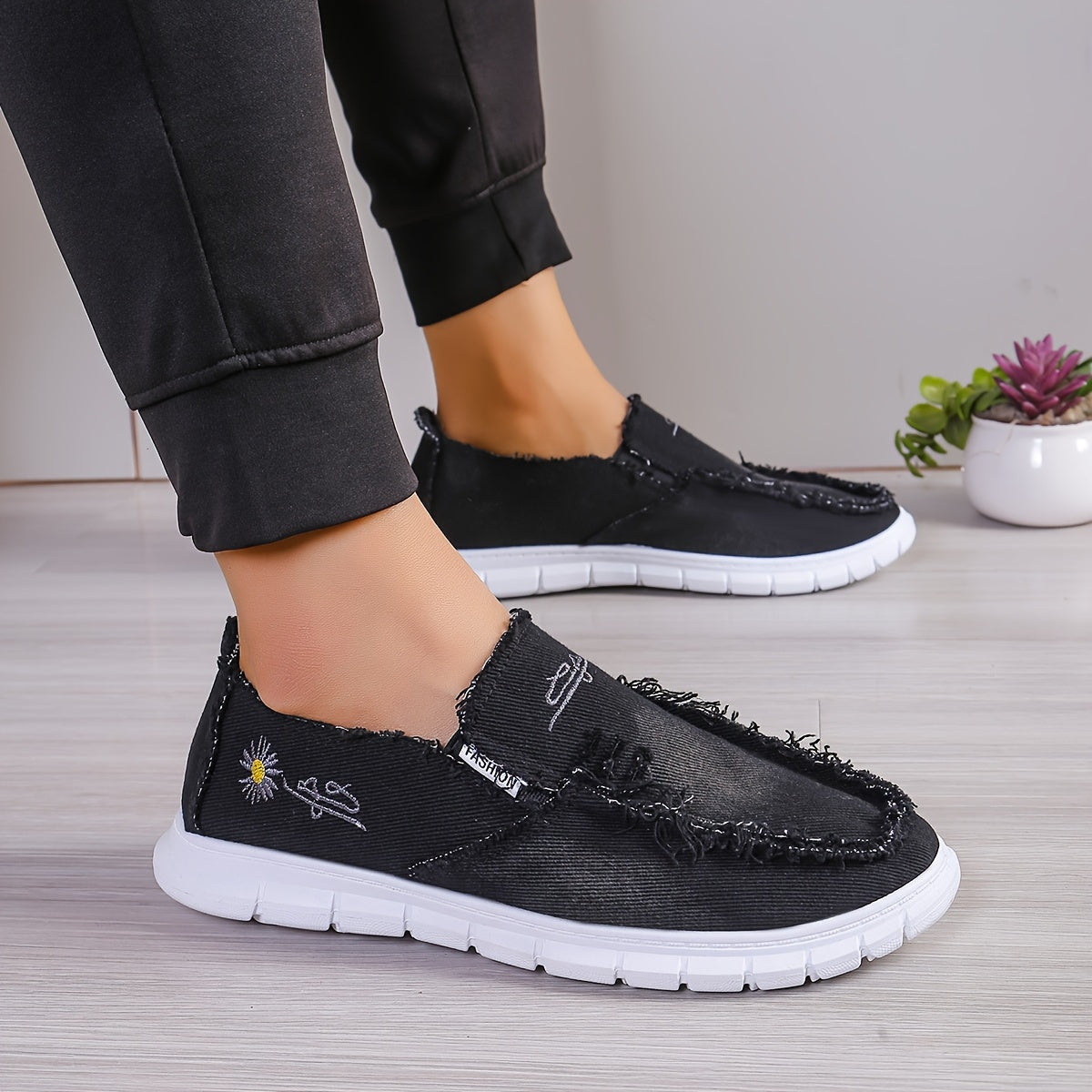 Damen Sommer-Loafers – Jeans-Slipper mit Gänseblümchen-Stickerei