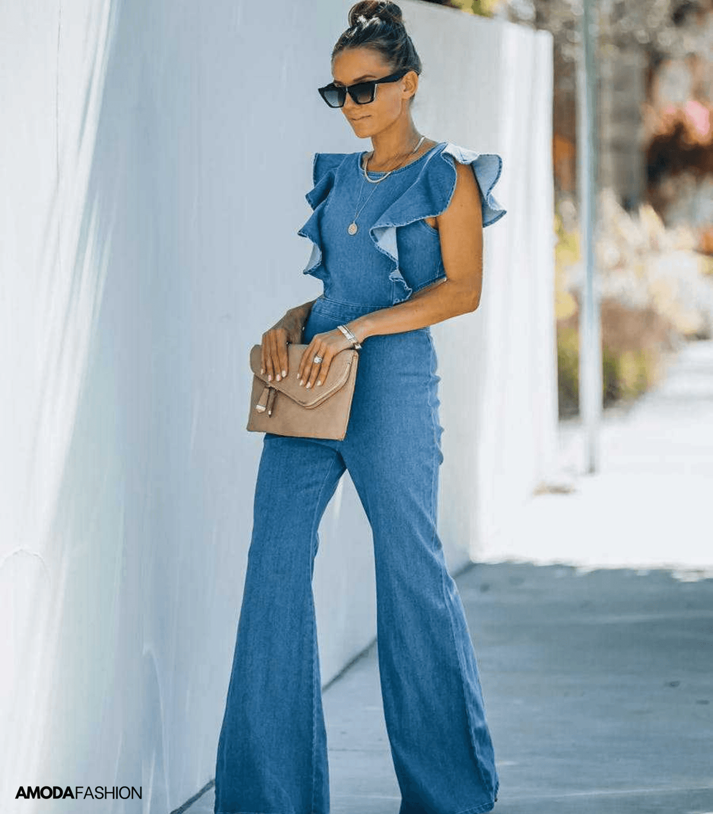 High-End-Jumpsuits aus Denim mit ausgestellten Ärmeln