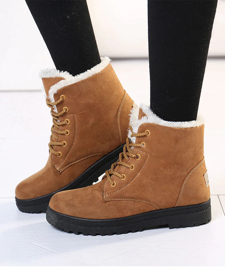 Della -  Elegante Pelz-Schneestiefel mit niedrigen Absätzen